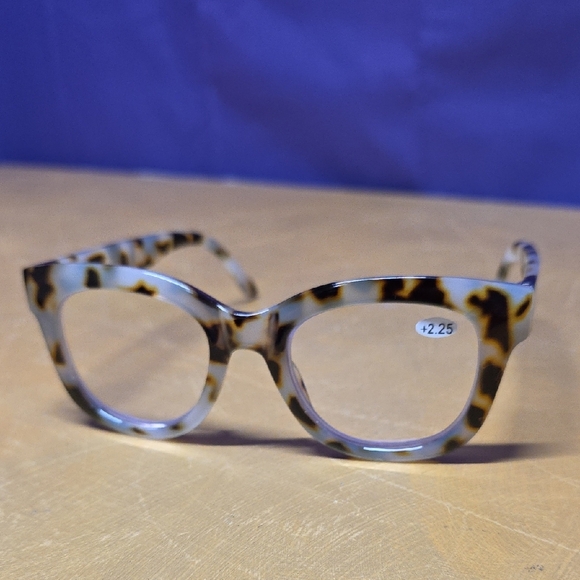 Tortoise Shell Women's Glasses - Picture 1 of 5
